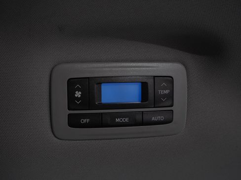 Used 2016 Toyota Sienna LE FWD image 17