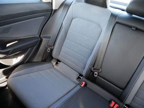 Certified 2025 Volkswagen Jetta SE w/ Sunroof Package image 12