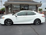 Used 2019 Toyota Camry SE image 2