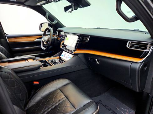 Used 2023 Jeep Grand Wagoneer Series III image 25