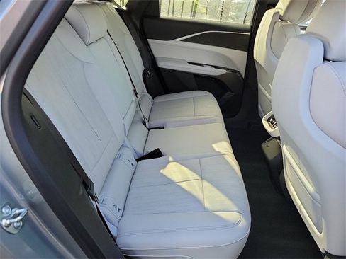 Used 2025 Cadillac Lyriq Luxury image 21