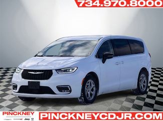 Used 2024 Chrysler Pacifica Limited video 1