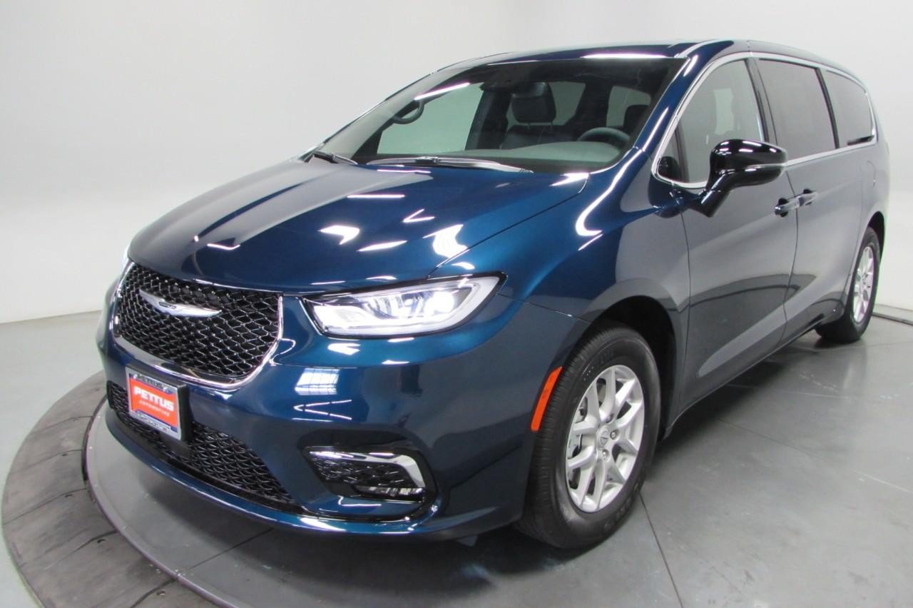 New 2025 Chrysler Pacifica Select FWD image 3