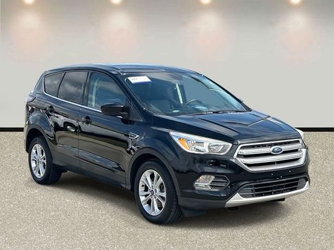 Used 2017 Ford Escape SE image 3