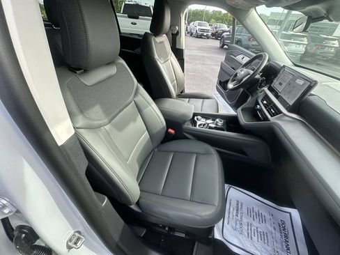 New 2026 Ford Explorer Active RWD image 31