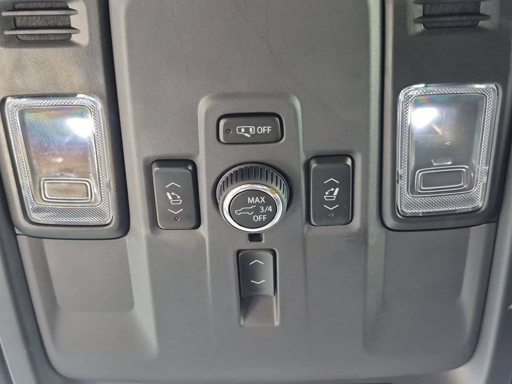 Used 2025 GMC Yukon Denali AWD/4WD image 11