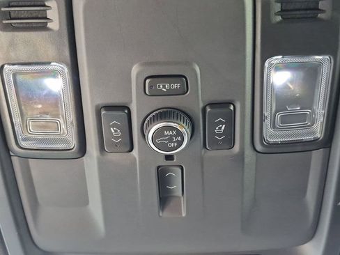 Used 2025 GMC Yukon Denali AWD/4WD image 11