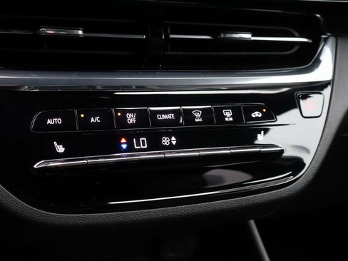 Used 2025 Buick Envista Avenir image 37