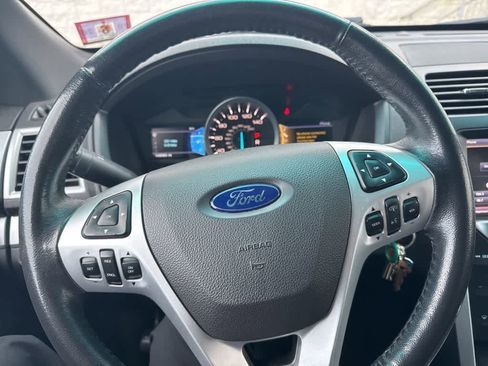 Used 2013 Ford Explorer XLT image 19