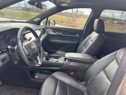 Used 2023 Cadillac XT6 Premium Luxury image 9