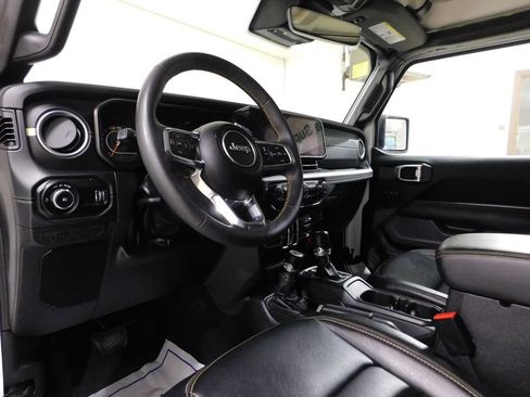 Used 2024 Jeep Wrangler Unlimited Sahara w/ Technology Group AWD/4WD image 23