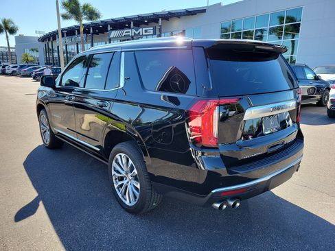 Used 2021 GMC Yukon Denali w/ Denali Premium Package image 3