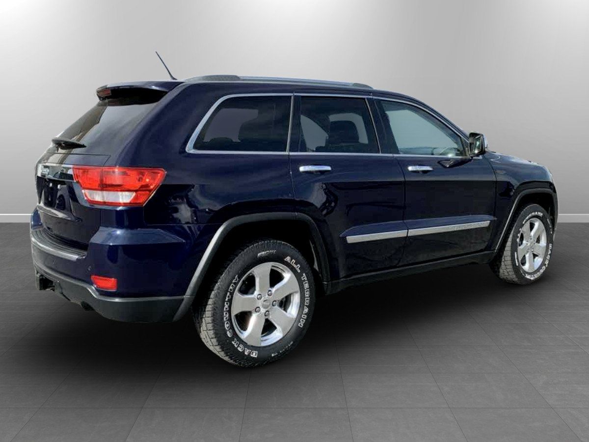 Used 2013 Jeep Grand Cherokee Overland w/ Advance Technology Group AWD/4WD image 7