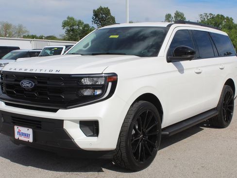New 2026 Ford Expedition Active RWD image 2