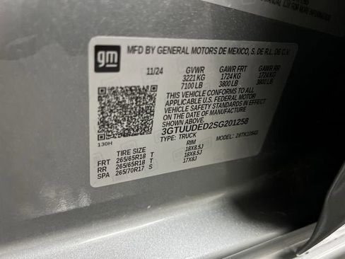 Certified 2025 GMC Sierra 1500 SLT AWD/4WD image 34