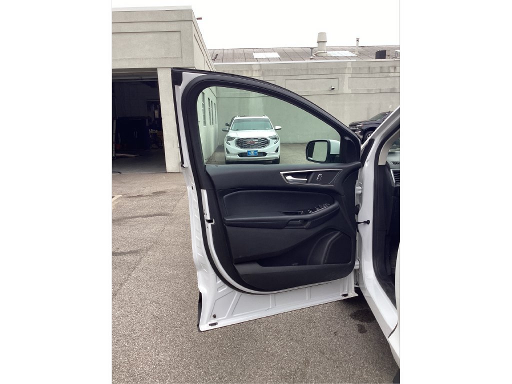 Used 2017 Ford Edge SEL w/ Equipment Group 201A AWD/4WD image 17