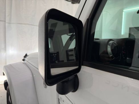 Used 2017 Jeep Wrangler Unlimited Sahara w/ Connectivity Group AWD/4WD image 7