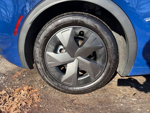 Used 2025 Toyota Prius LE image 28