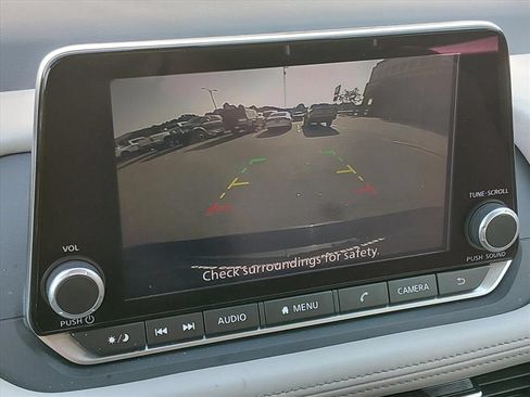 Used 2025 Nissan Rogue SV FWD image 19