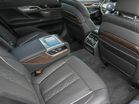 Certified 2022 BMW M760i xDrive w/ Luxury Rear Seating Package image 39