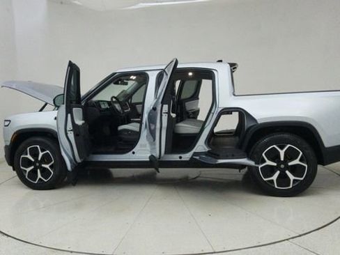 Used 2023 Rivian R1T Adventure image 11