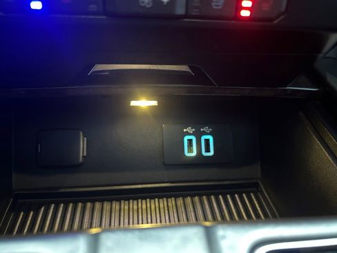 Used 2016 Ford F150 Platinum w/ FX4 Off-Road Package image 36