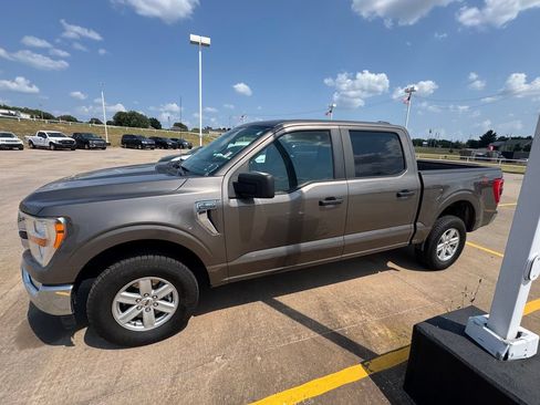 Used 2021 Ford F150 XLT AWD/4WD image 2