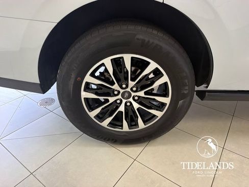 Certified 2025 Ford Expedition Platinum AWD/4WD image 35