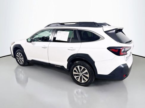 Used 2023 Subaru Outback Premium AWD/4WD image 5