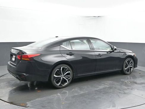 Used 2024 Nissan Altima 2.5 SR image 11