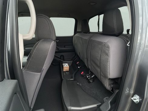 Used 2025 Nissan Frontier SV w/ SV Convenience Package RWD image 15