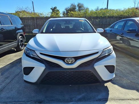 Used 2018 Toyota Camry L image 2