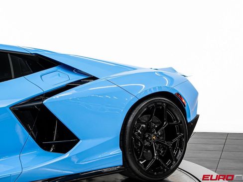 Used 2025 Lamborghini Revuelto image 19