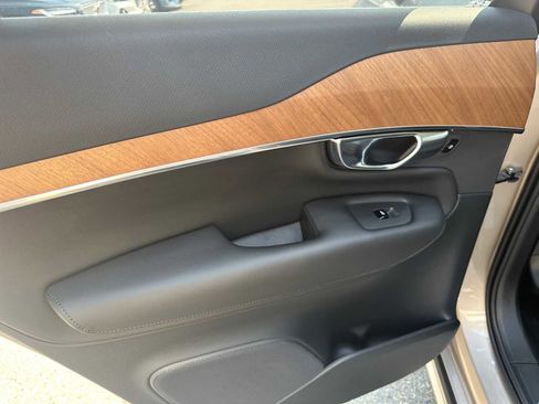 New 2025 Volvo XC90 B6 Plus w/ Protection Package Premier image 16