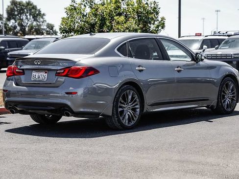 Used 2017 INFINITI Q70 L 3.7 RWD image 5