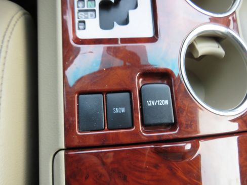 Used 2012 Toyota Highlander Limited w/ Tow Pkg image 18