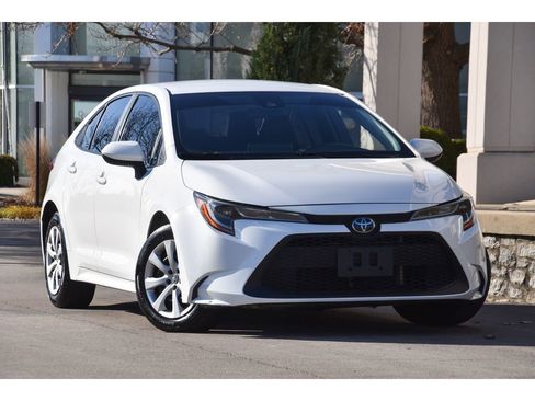 Used 2020 Toyota Corolla LE image 1