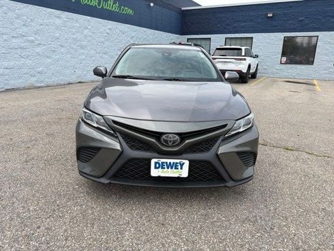 Used 2020 Toyota Camry SE w/ Carpet Mat Package FWD image 8