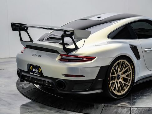 Used 2018 Porsche 911 GT2 RS w/ Weissach Package RWD image 22