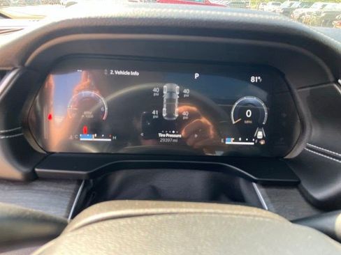 Certified 2023 Jeep Grand Cherokee Limited w/ Black Appearance Package AWD/4WD image 15