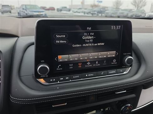 Used 2023 Nissan Rogue SV image 15