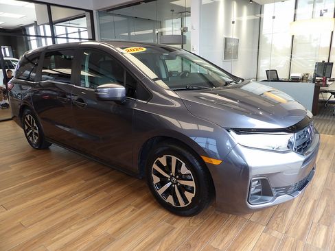 Used 2025 Honda Odyssey EX-L image 3