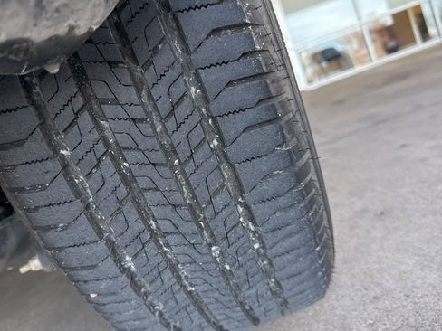 Used 2017 Ford Explorer XLT w/ Equipment Group 201A image 18