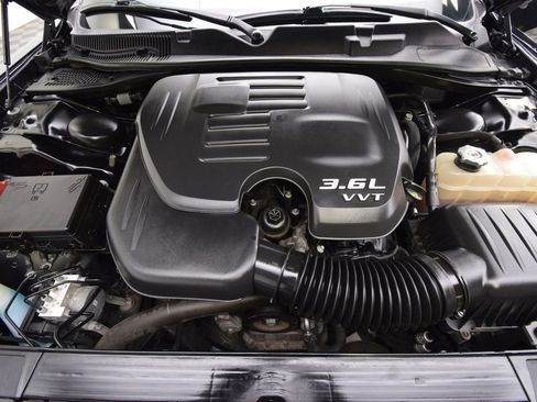 Used 2019 Dodge Challenger SXT image 27