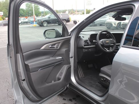 New 2027 Chevrolet Traverse LT w/ Sun and Wheel Package AWD/4WD image 8