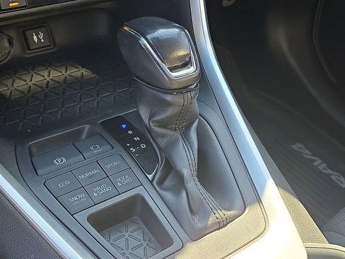 Used 2019 Toyota RAV4 XLE w/ Convenience Package image 15