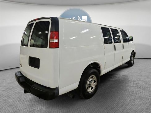 Used 2016 Chevrolet Express 2500 image 3