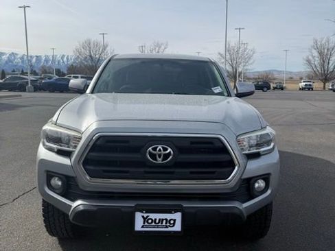 Used 2017 Toyota Tacoma SR5 RWD image 3
