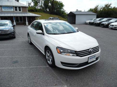 Used 2013 Volkswagen Passat 2.5 SE FWD image 8