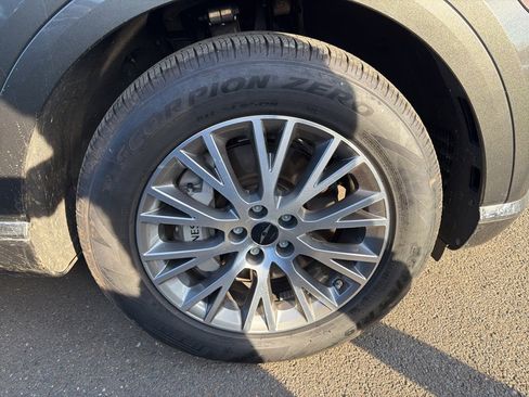 Used 2025 Genesis GV80 2.5T Standard image 8